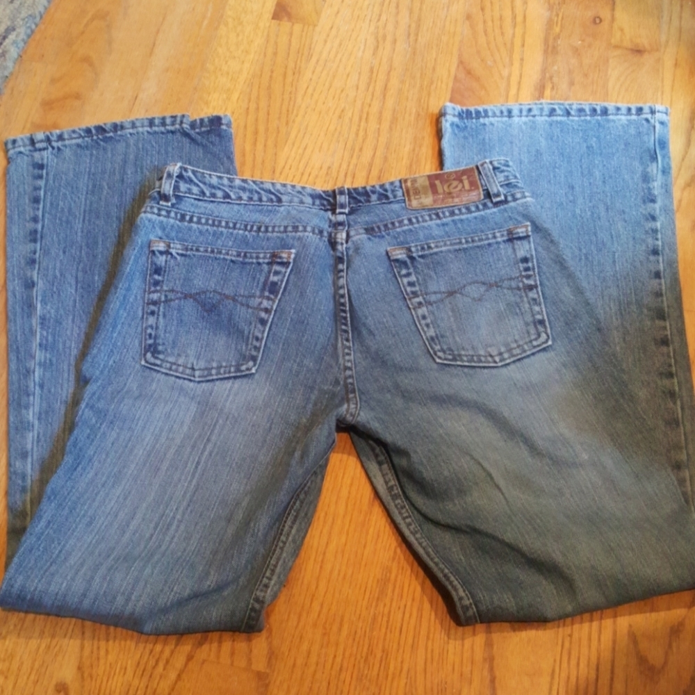 Vintage Lei flared low-rise jeans. - Picture 2 of 8
